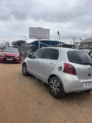 Toyota Vitz 2010 Silver