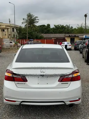 Honda Accord Touring V6 4dr Sedan FWD (3.5L 6cyl 6A) 2017 White