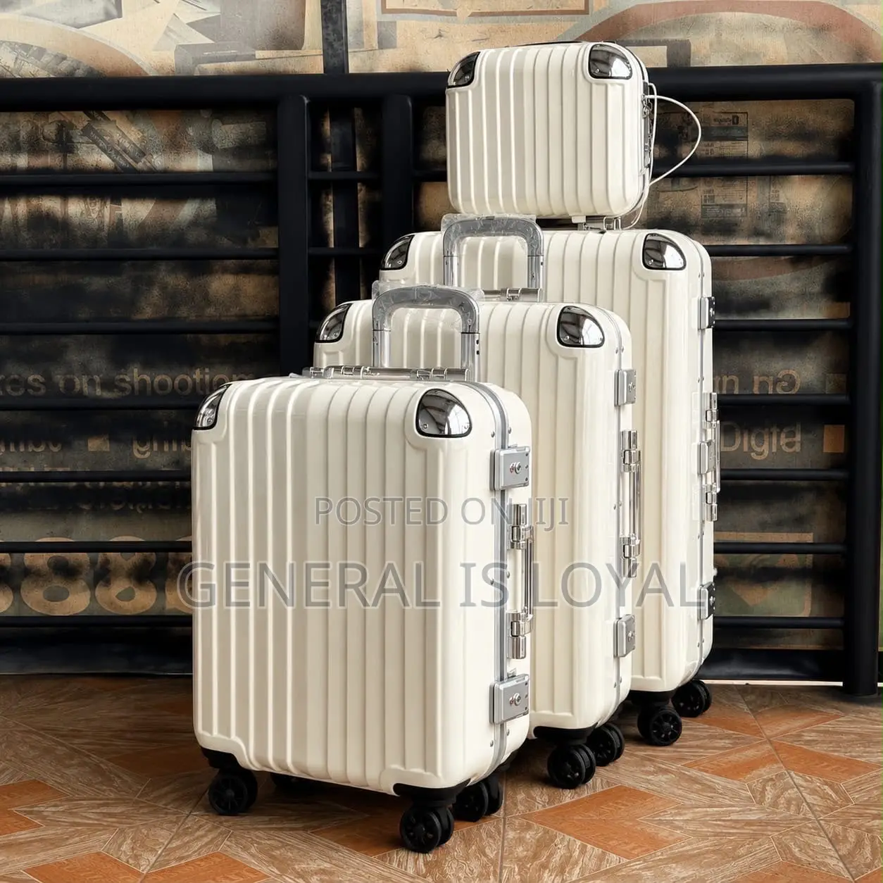 4 Set Solid Traveling Luggage