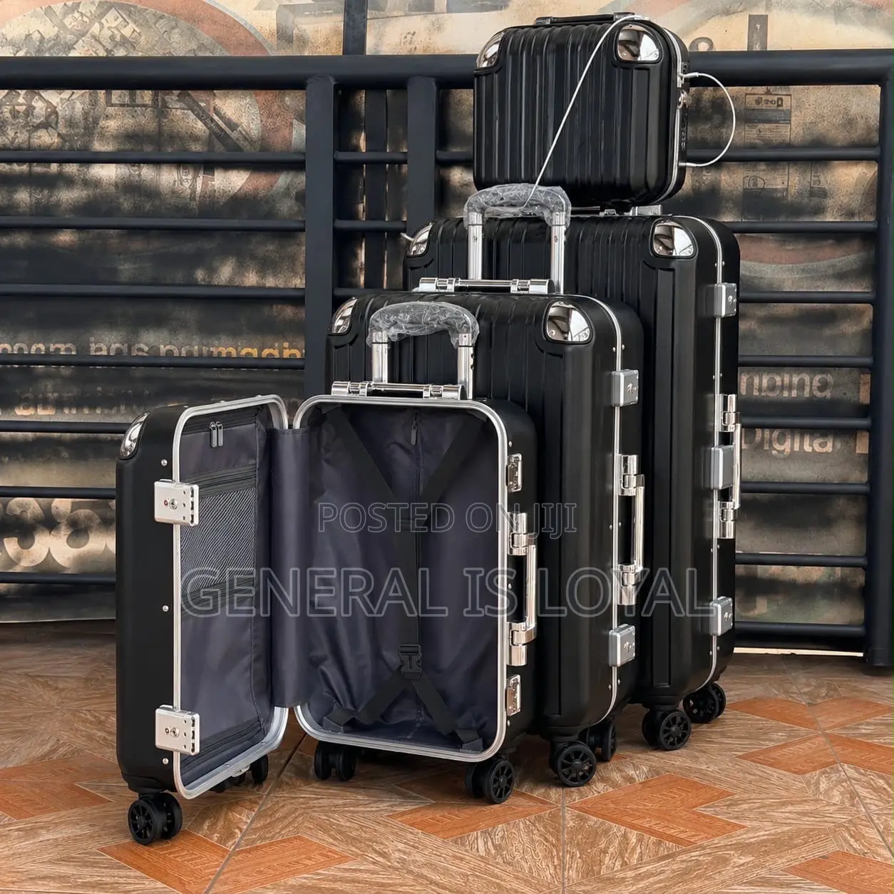 4 Set Solid Traveling Luggage