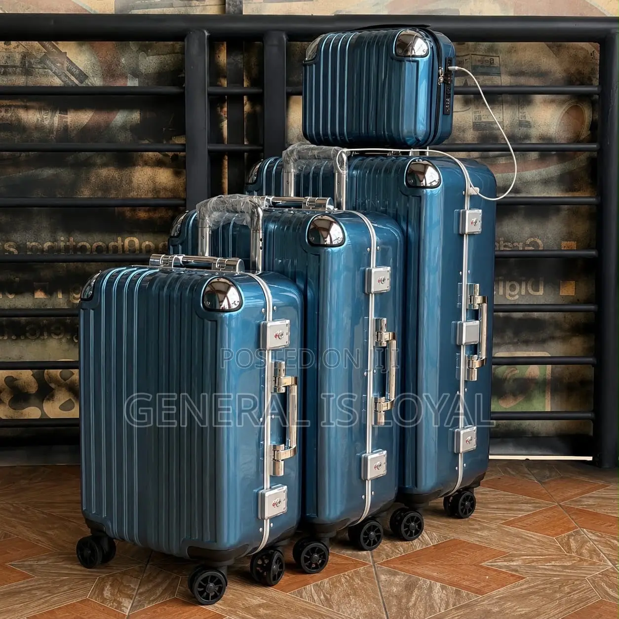 4 Set Solid Traveling Luggage