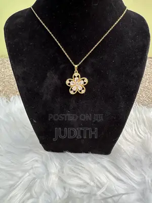 Elegant Ladies Necklaces