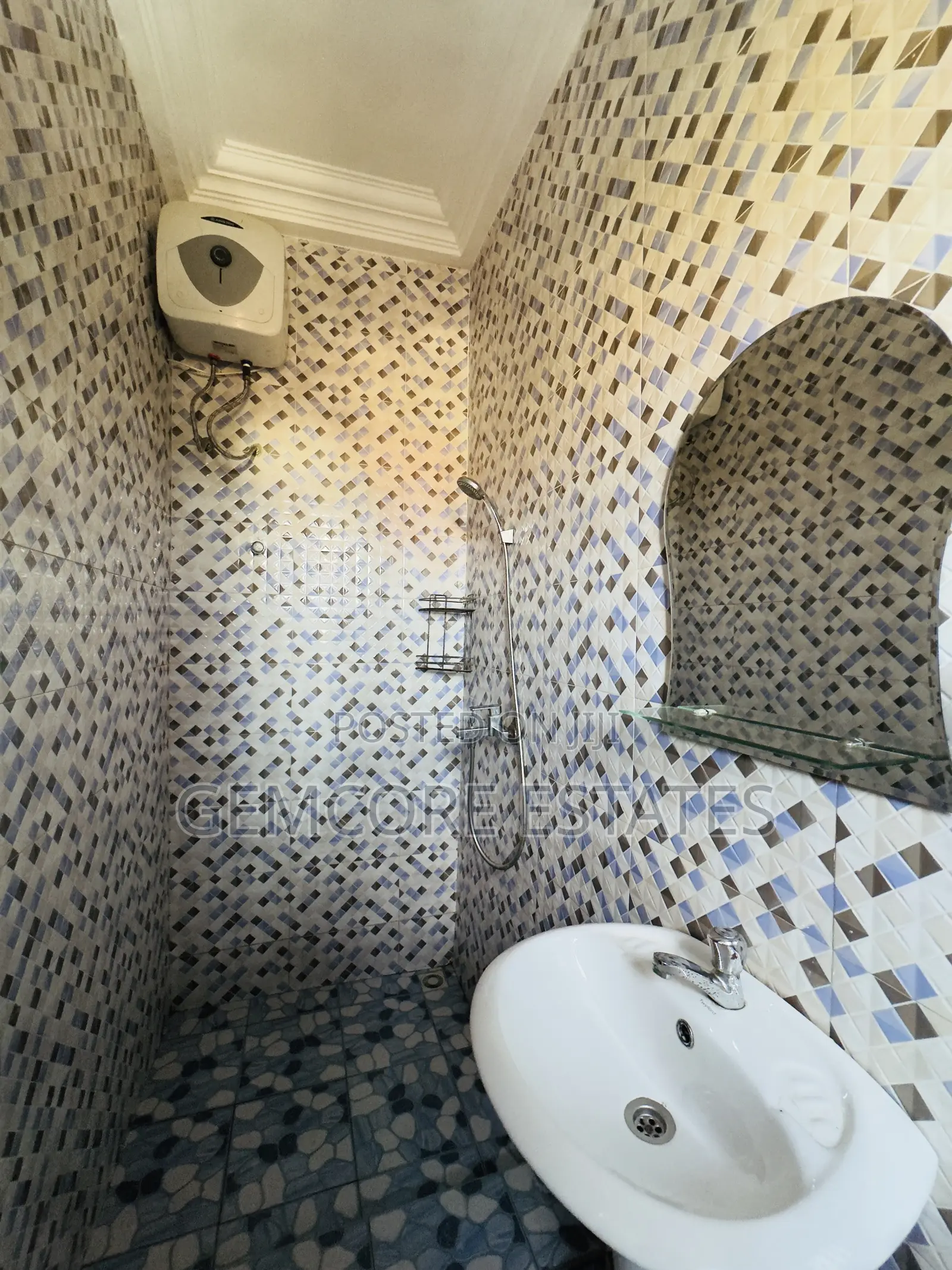 2bdrm Apartment in School Junction for rent