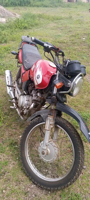 Yamaha YBR125 2010 Red