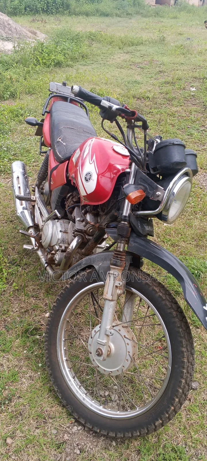 Yamaha YBR125 2010 Red