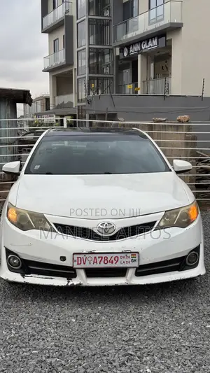 Toyota Camry SE 4dr Sedan (2.5L 4cyl 6A) 2014 White