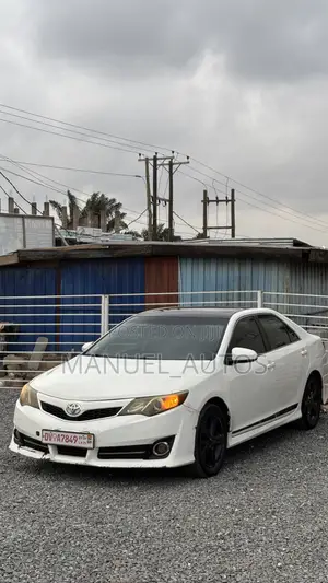 Toyota Camry SE 4dr Sedan (2.5L 4cyl 6A) 2014 White