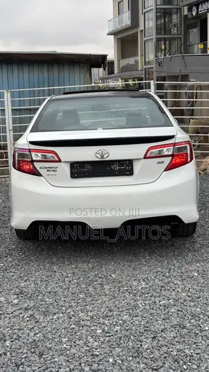 Toyota Camry SE 4dr Sedan (2.5L 4cyl 6A) 2014 White