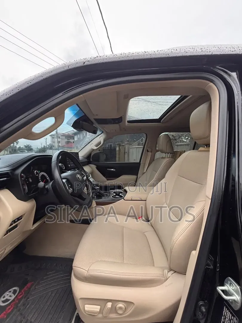Toyota Land Cruiser 2023 Black