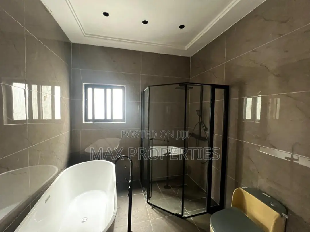 Furnished 4bdrm House in Lake Side Estate for sale