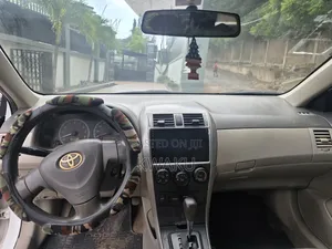 Toyota Corolla 2010 White