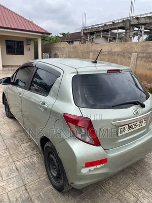 Toyota Vitz 1.3 AWD 5dr 2012 Gray