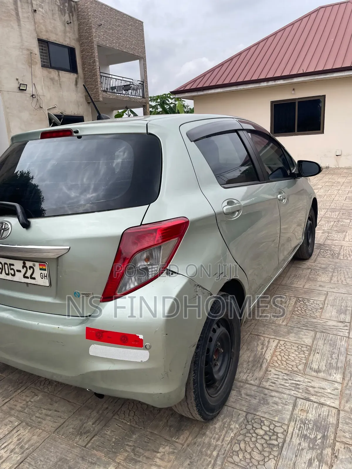 Toyota Vitz 1.3 AWD 5dr 2012 Gray