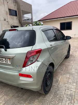 Toyota Vitz 1.3 AWD 5dr 2012 Gray