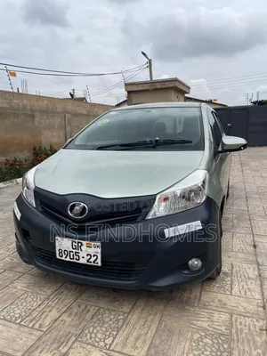 Toyota Vitz 1.3 AWD 5dr 2012 Gray