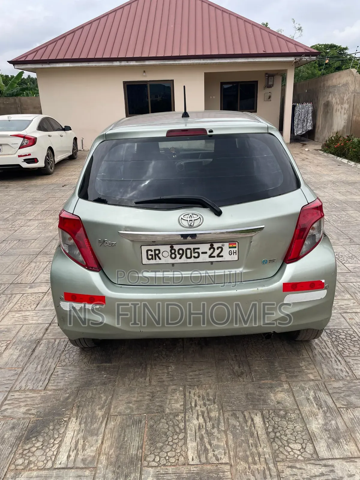 Toyota Vitz 1.3 AWD 5dr 2012 Gray