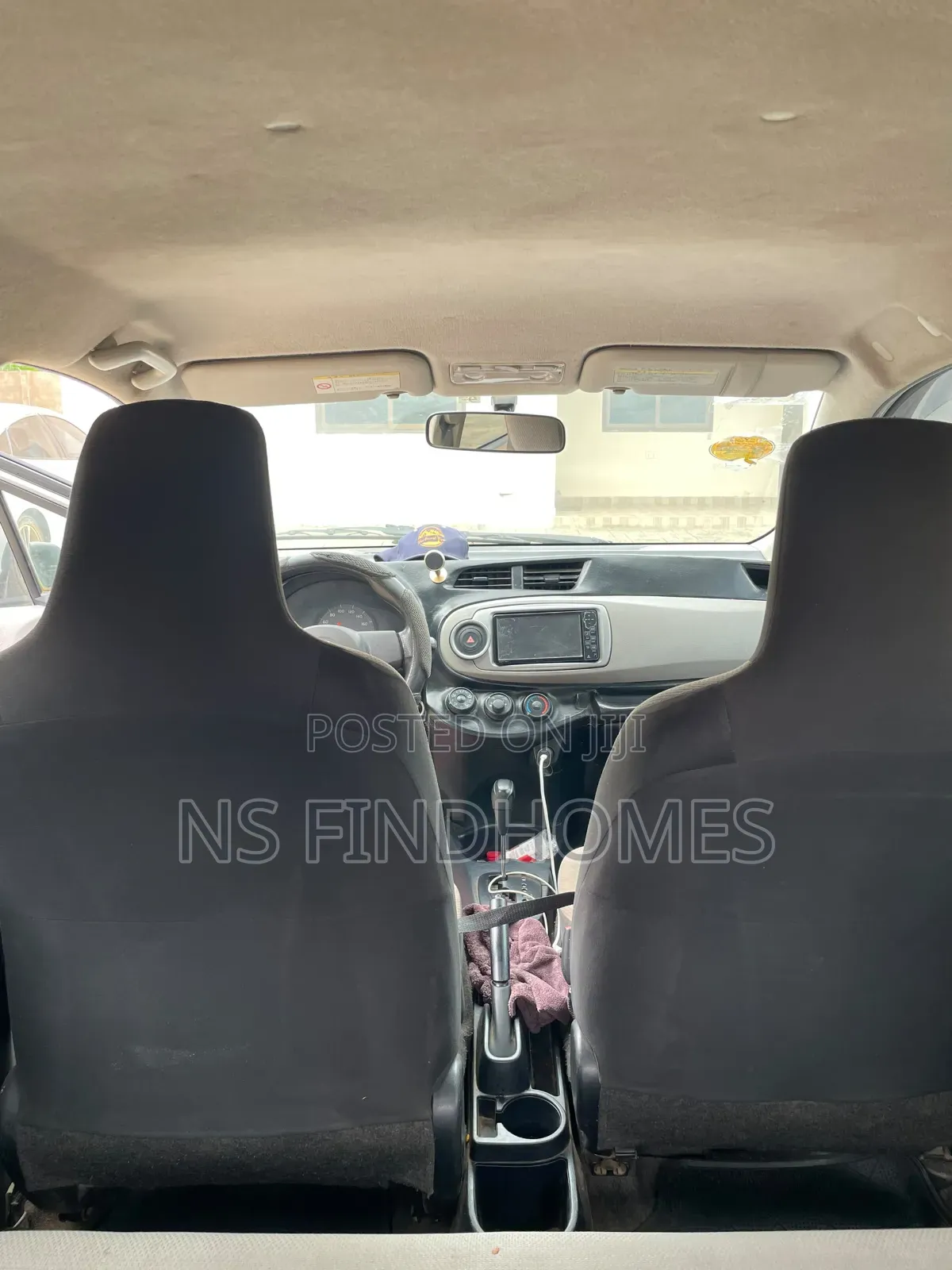 Toyota Vitz 1.3 AWD 5dr 2012 Gray