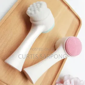 Facial Cleansing Brush