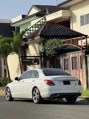 Mercedes-Benz C300 2017 White