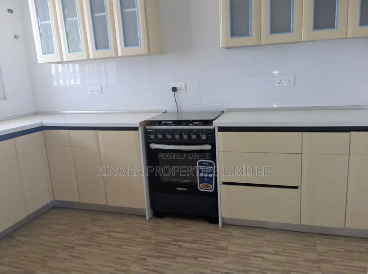 3bdrm Apartment in Achimota Mall, Mile 7 for rent