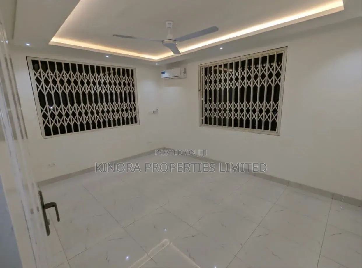 3bdrm Apartment in Achimota Mall, Mile 7 for rent