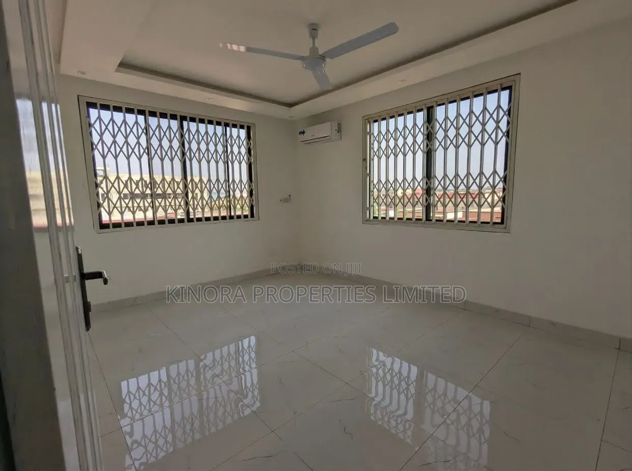 3bdrm Apartment in Achimota Mall, Mile 7 for rent