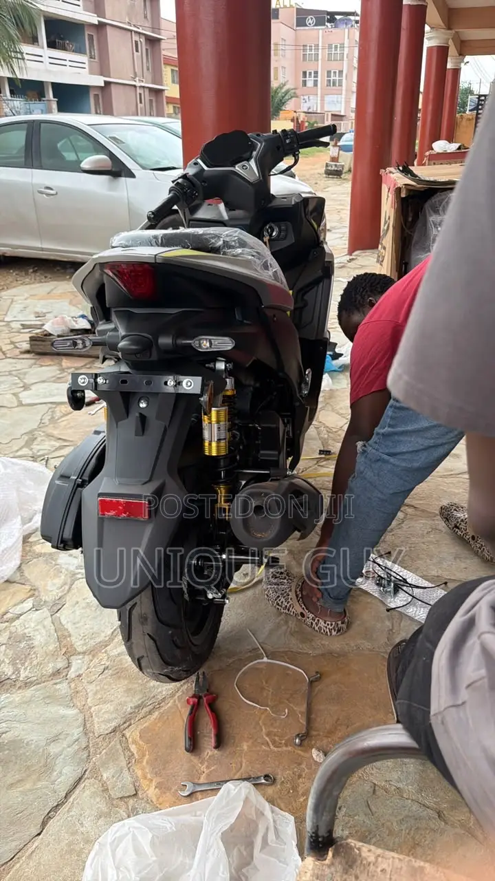 New Yamaha NMAX 155 2025 Yellow