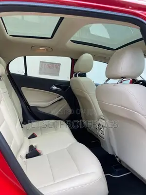 Mercedes-Benz GLA 250 2019 Red