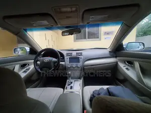 Toyota Camry LE 4dr Sedan (2.5L 4cyl 6A) 2011 Silver
