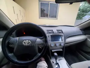 Toyota Camry LE 4dr Sedan (2.5L 4cyl 6A) 2011 Silver