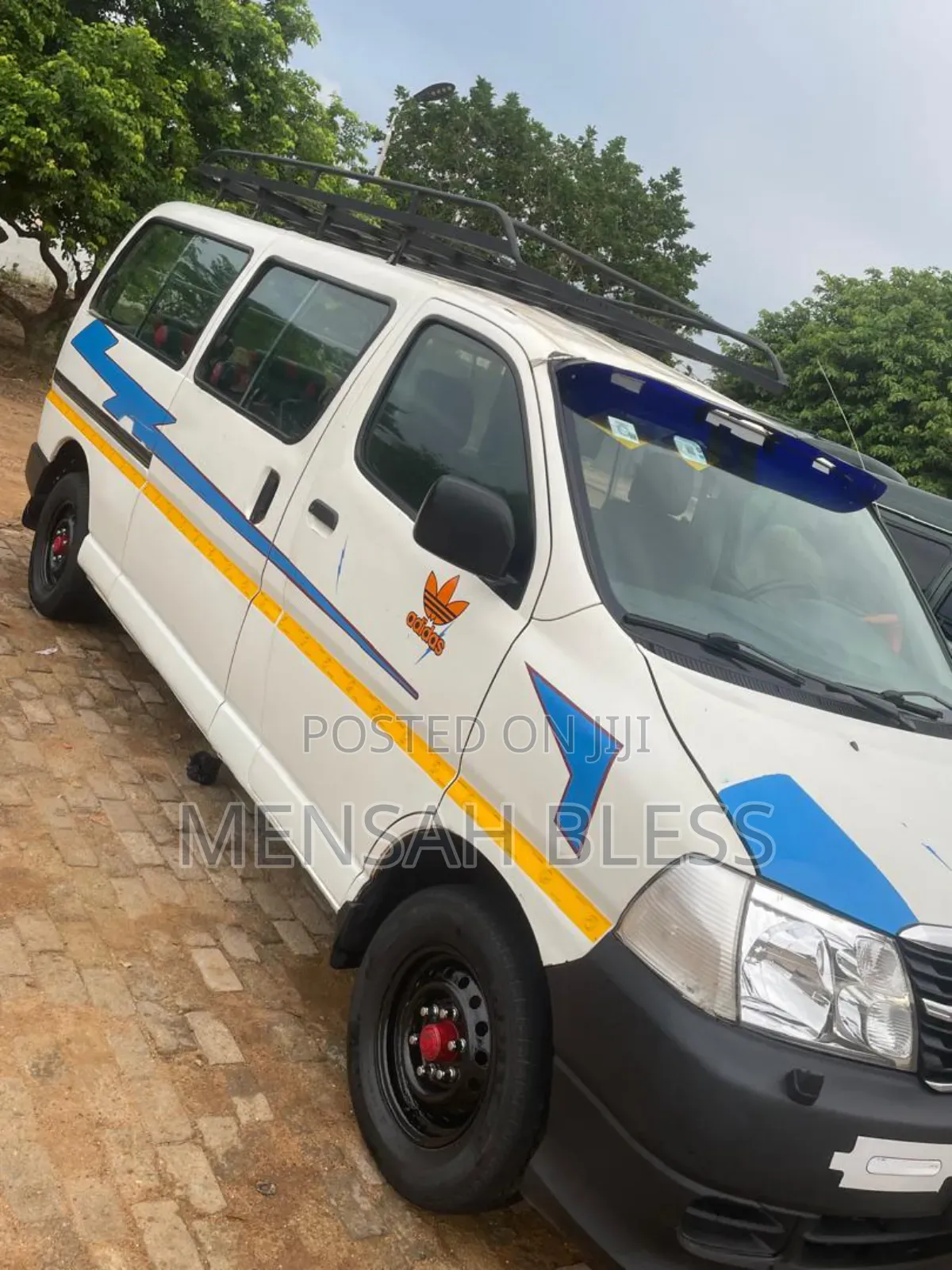 Toyota HiAce 2010 White