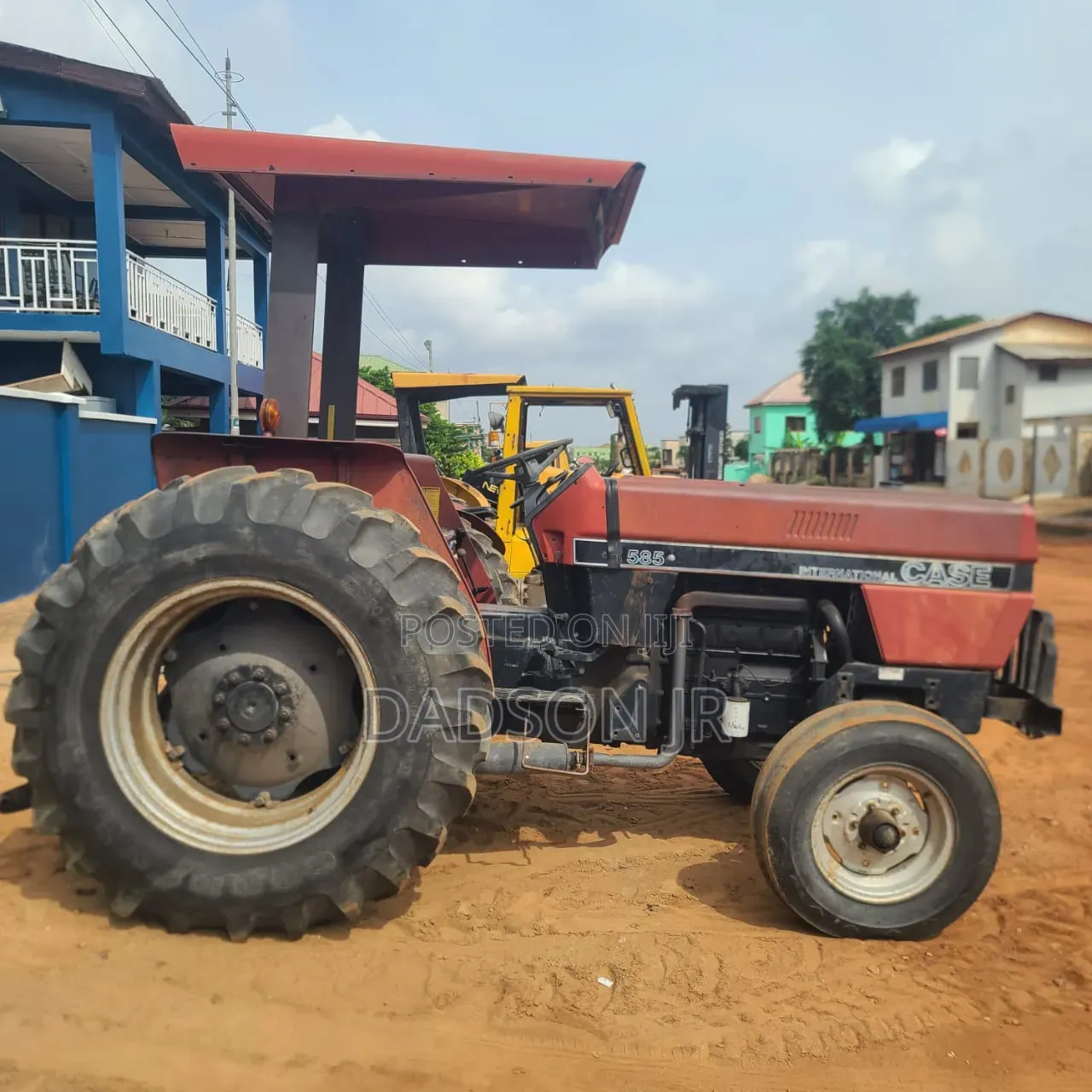 Case Ih 585 Utility Tractor –