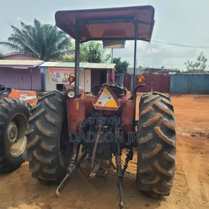 Case Ih 585 Utility Tractor –