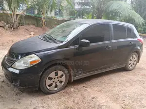 Nissan Versa 1.8 SL Hatchback 2010 Black