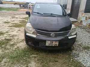 Nissan Versa 1.8 SL Hatchback 2010 Black