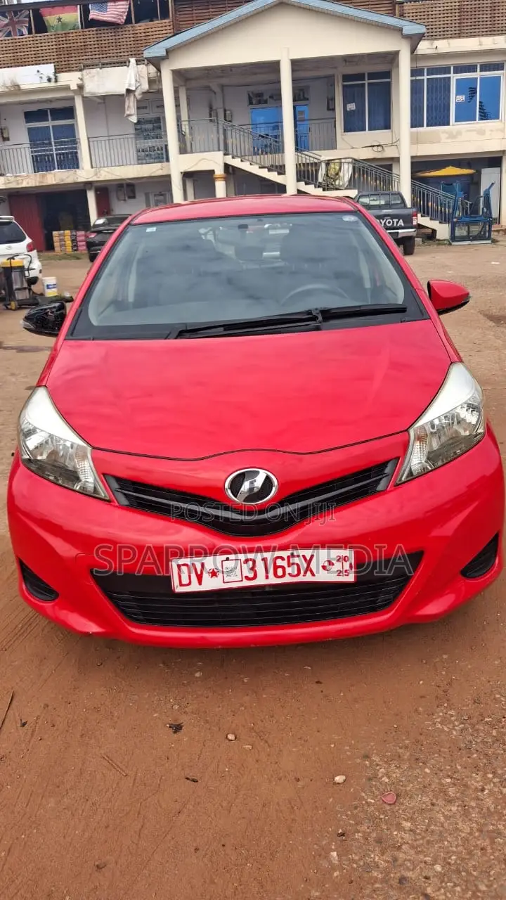 Toyota Vitz 1.3 AWD 5dr 2013 Red