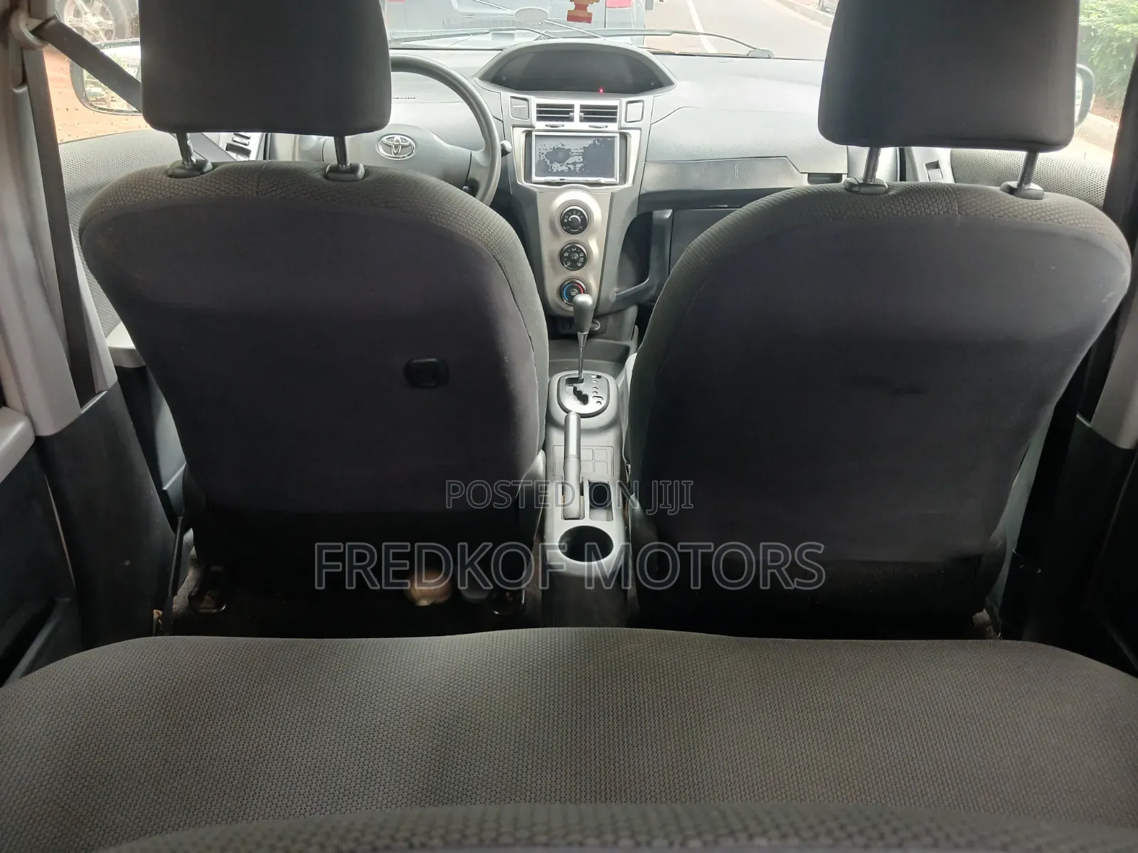Toyota Vitz 2010 Red