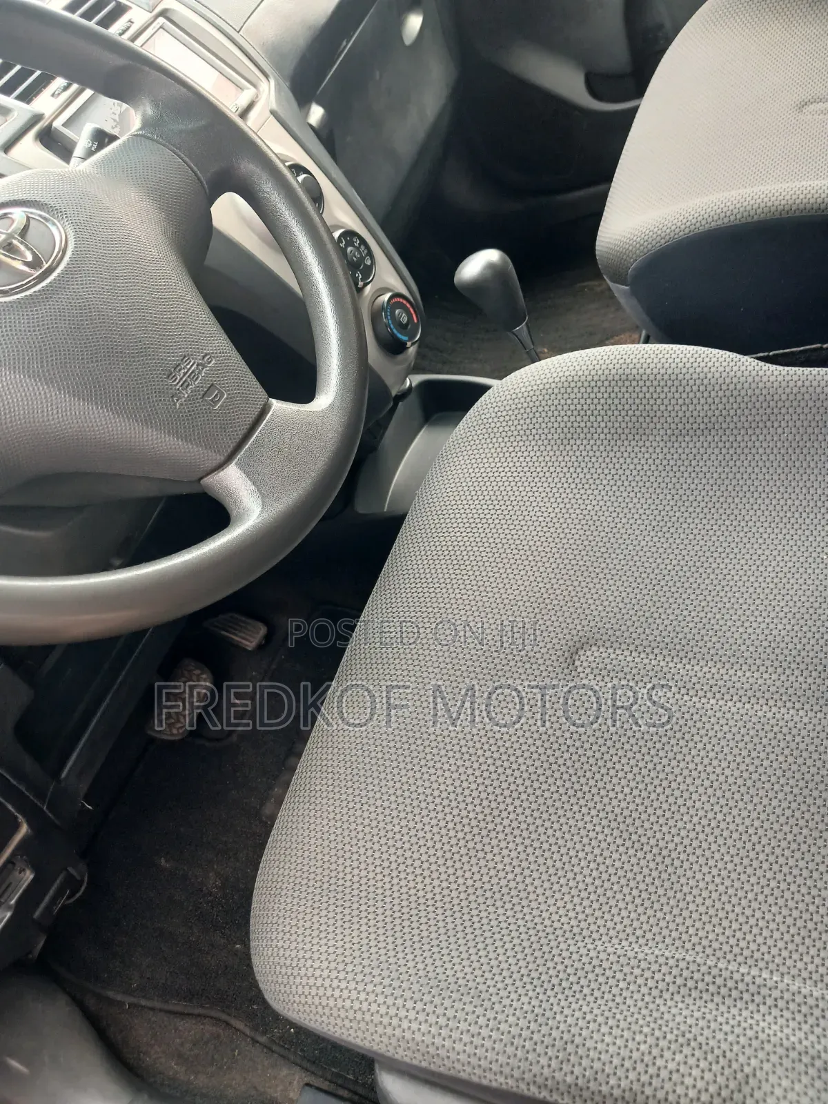 Toyota Vitz 2010 Red