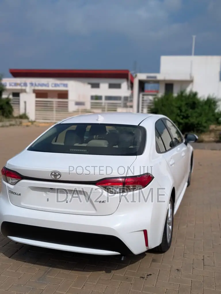 Toyota Corolla LE 2021 White