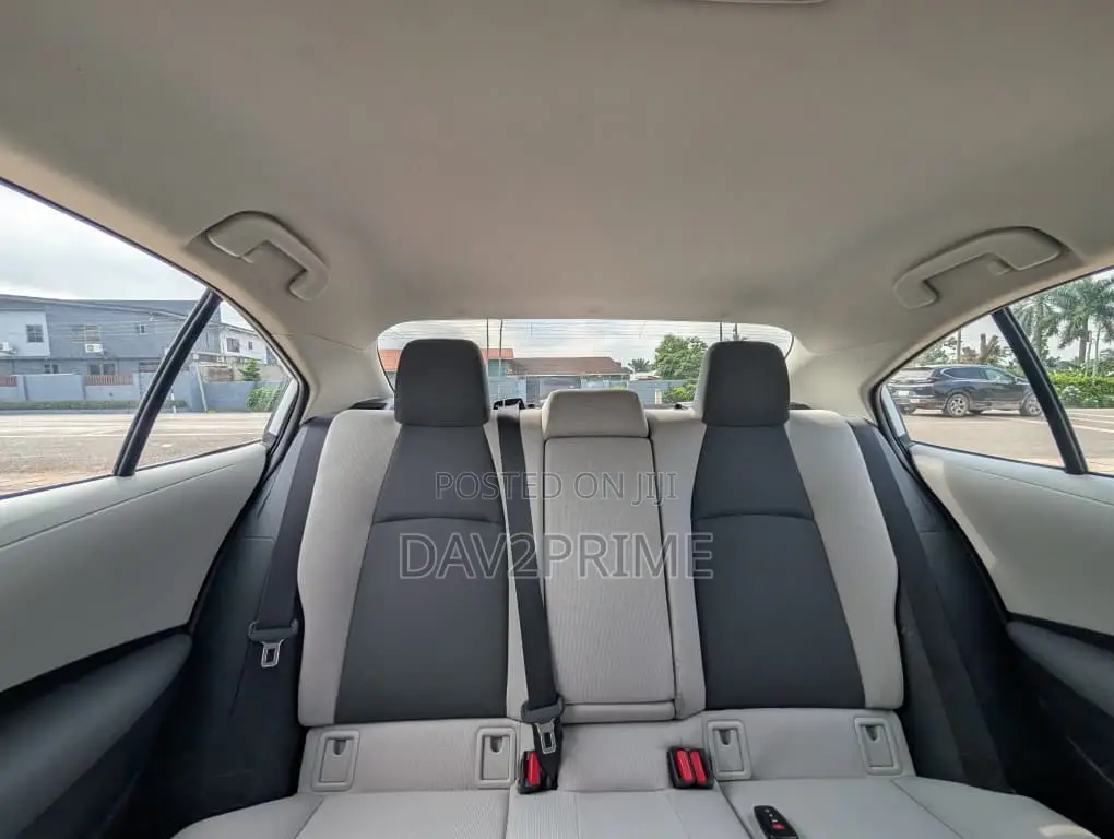 Toyota Corolla LE 2021 White