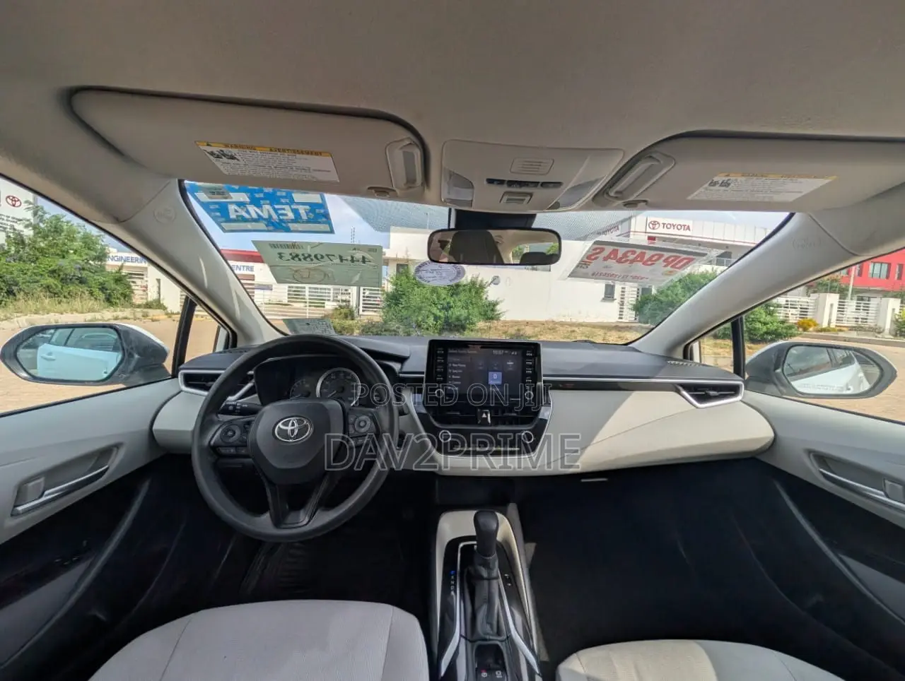 Toyota Corolla LE 2021 White
