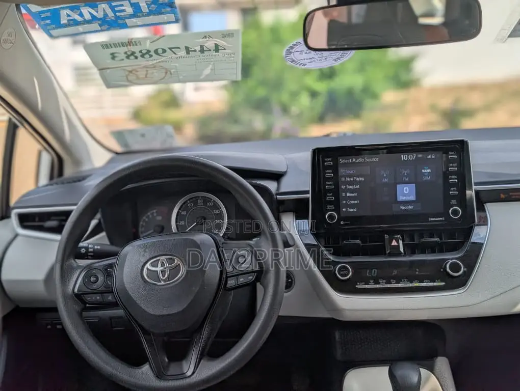 Toyota Corolla LE 2021 White