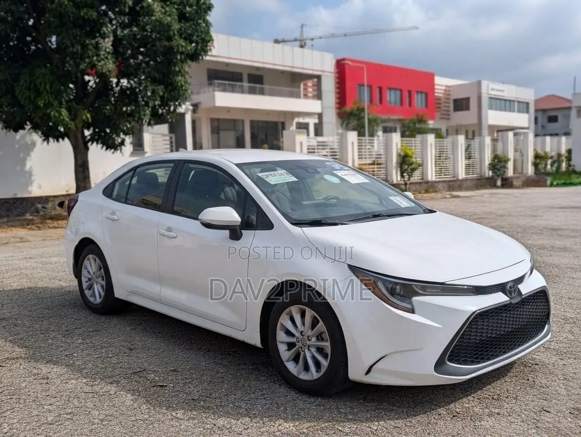 Toyota Corolla LE 2021 White