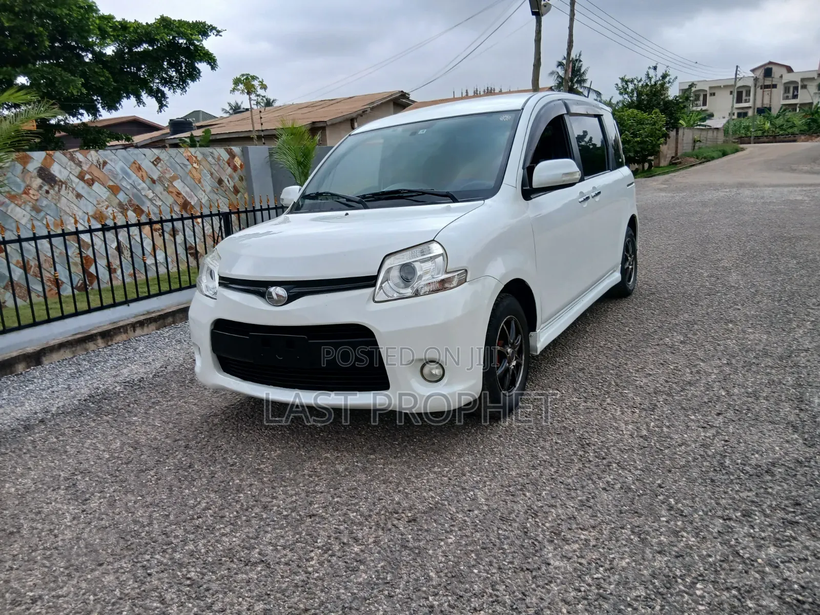 Toyota Sienta 2013 White