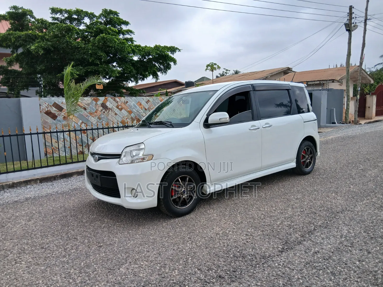 Toyota Sienta 2013 White