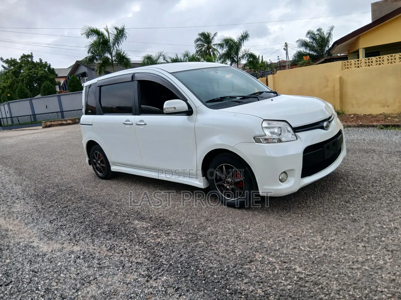 Toyota Sienta 2013 White