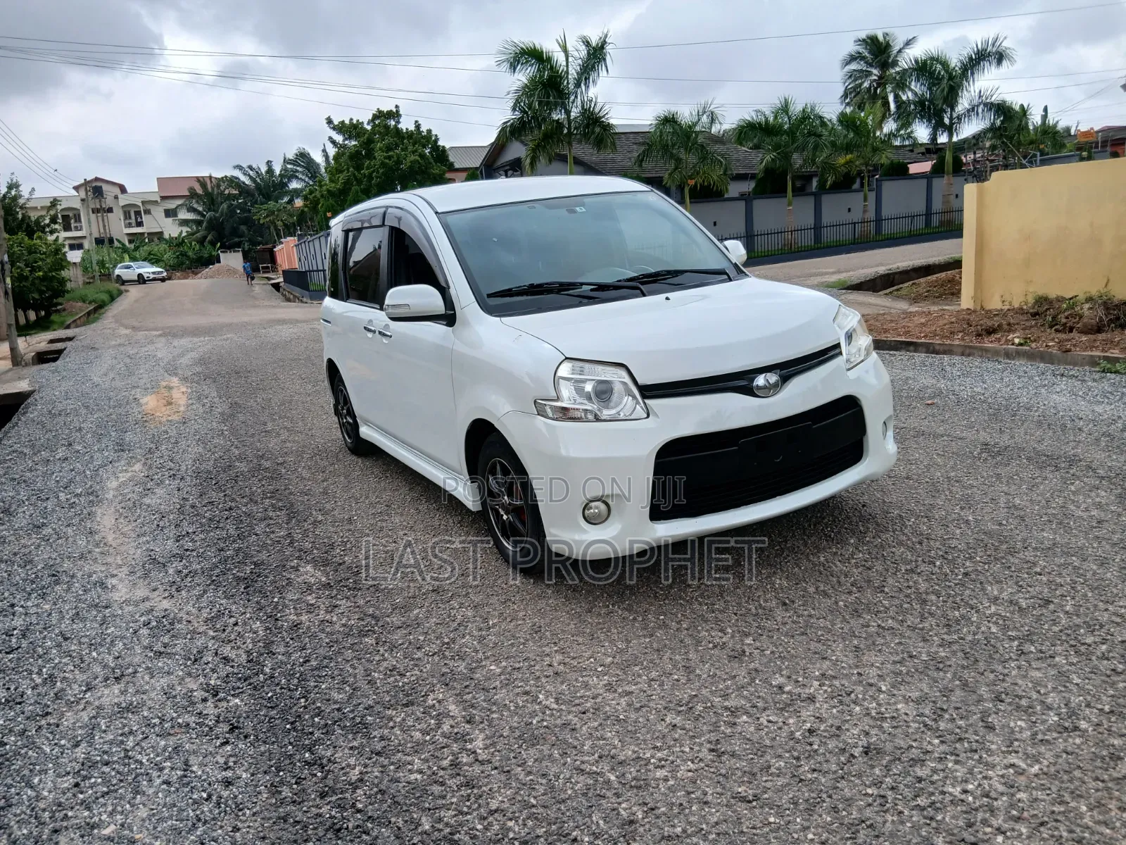 Toyota Sienta 2013 White