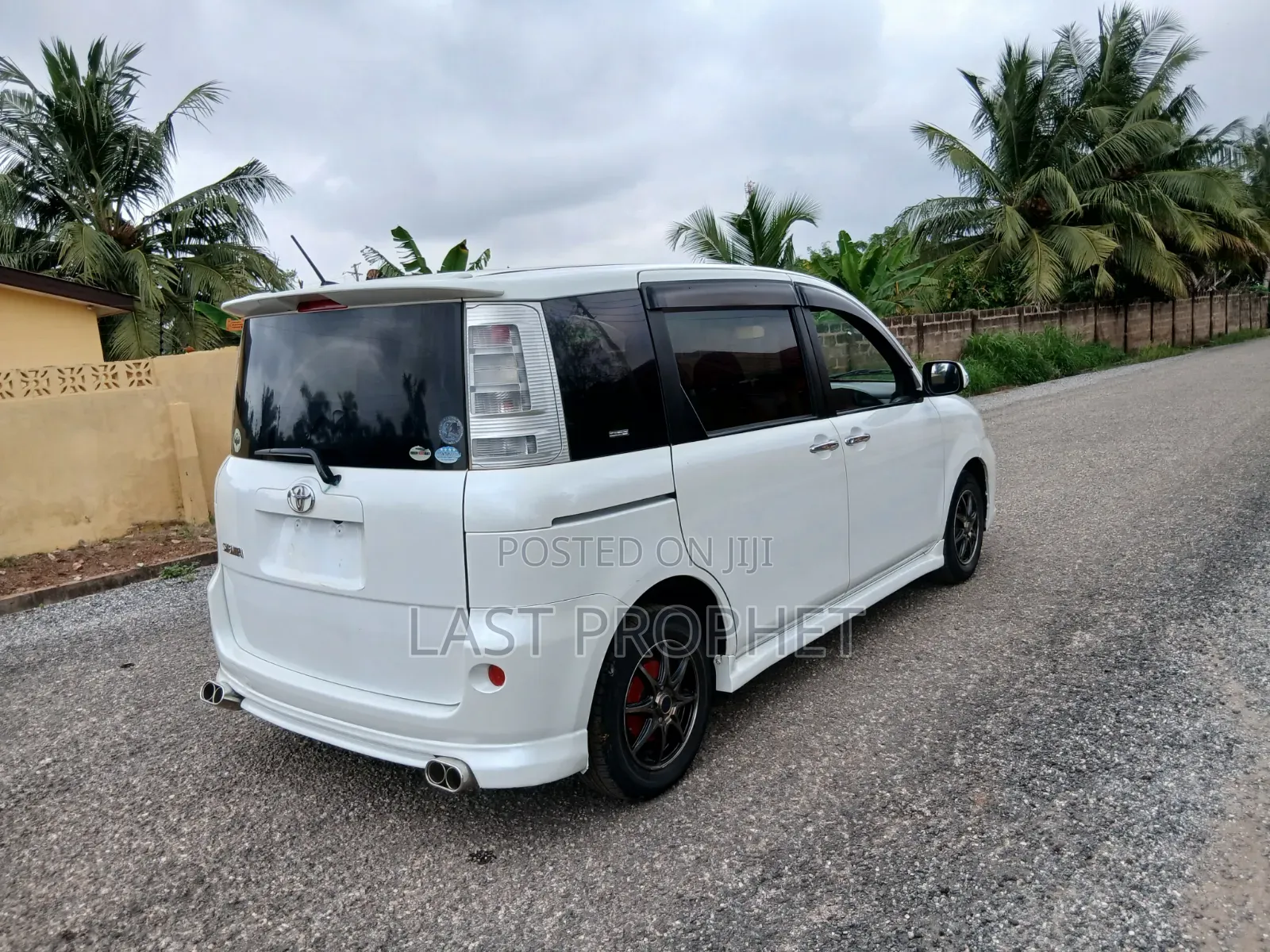 Toyota Sienta 2013 White