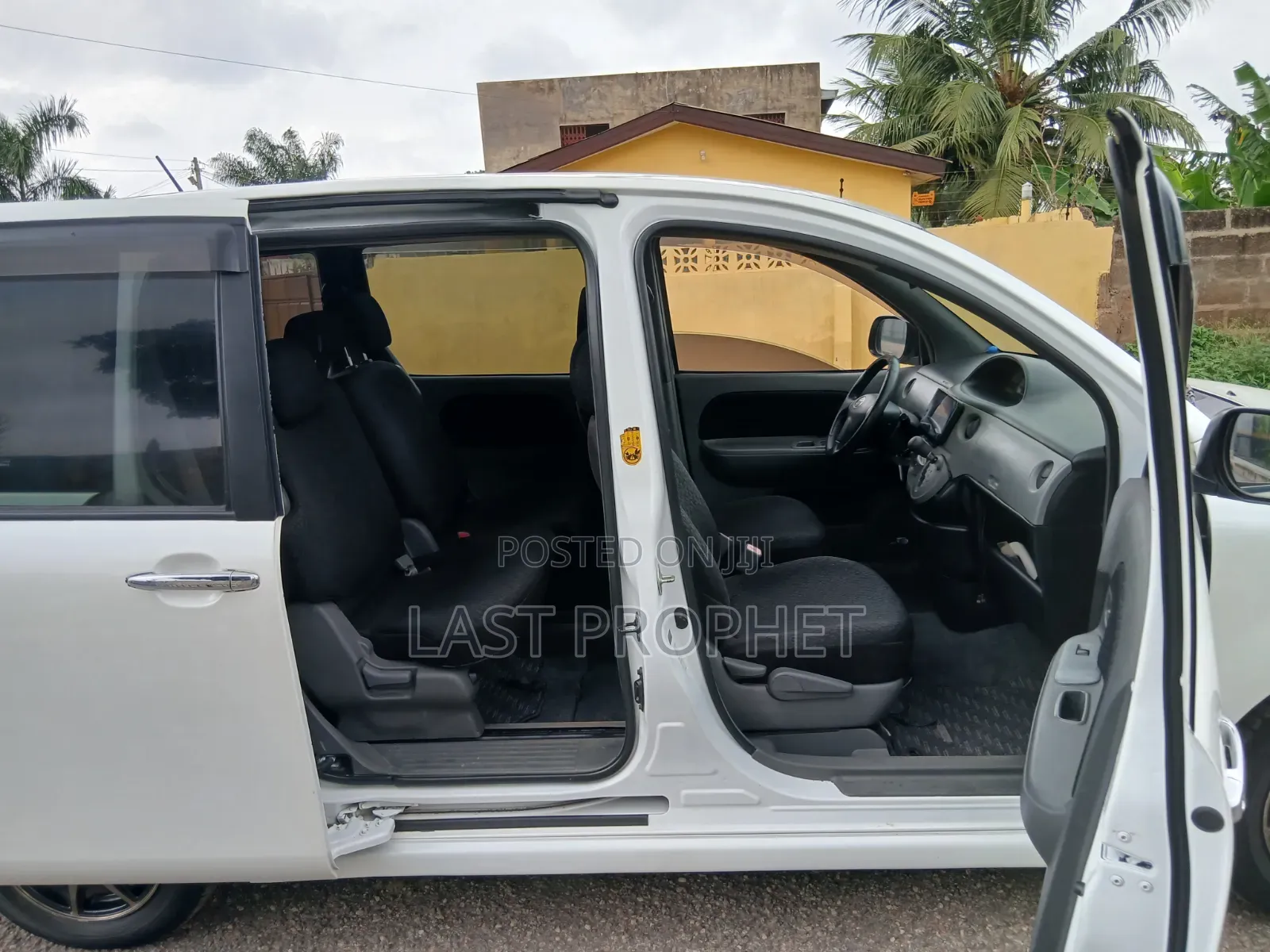 Toyota Sienta 2013 White