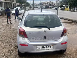 Toyota Vitz 1.3 FWD 5dr 2010 Silver